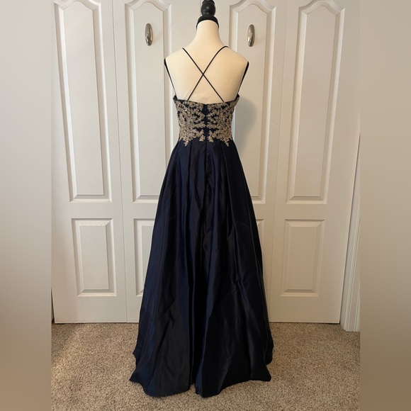 Betsy & Adam evening gown - Picture 5 of 7